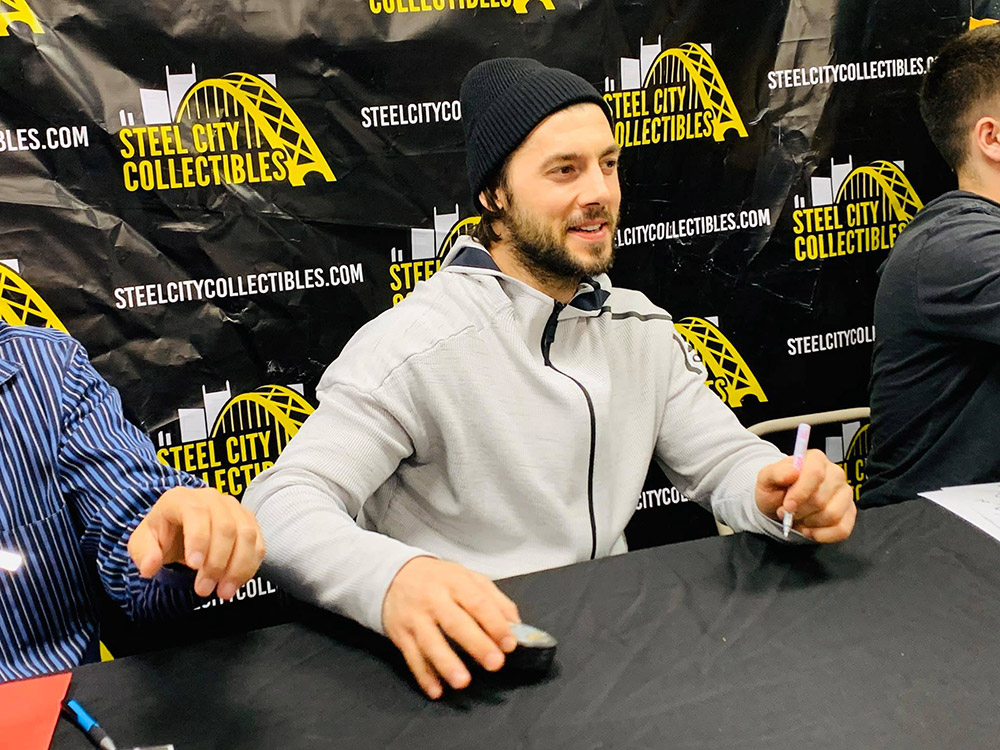 Kris Letang signing at Steel City Collectibles