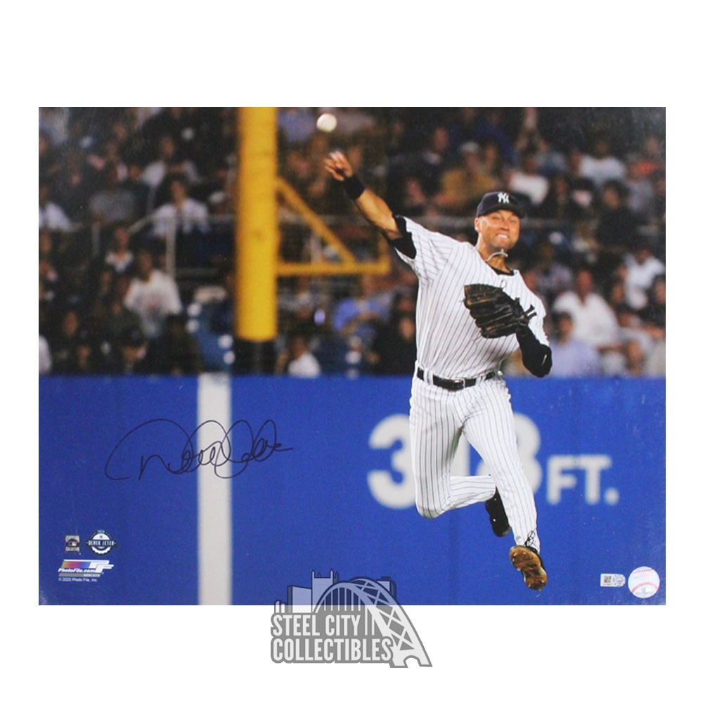 Derek Jeter Autographed New York Jump Throw 16x20 Baseball Photo - MLB  Hologram