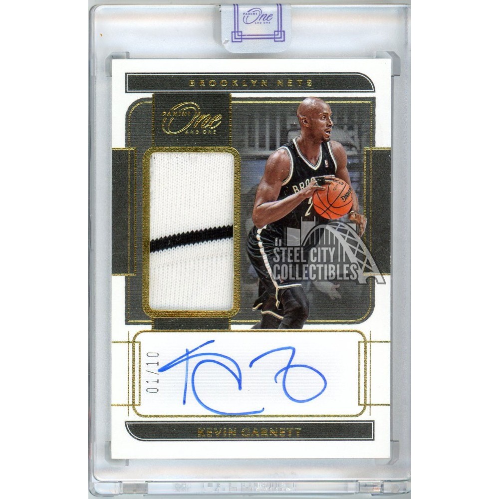 Kevin Garnett 2021-22 Panini One & One Gold Patch Autograph Card