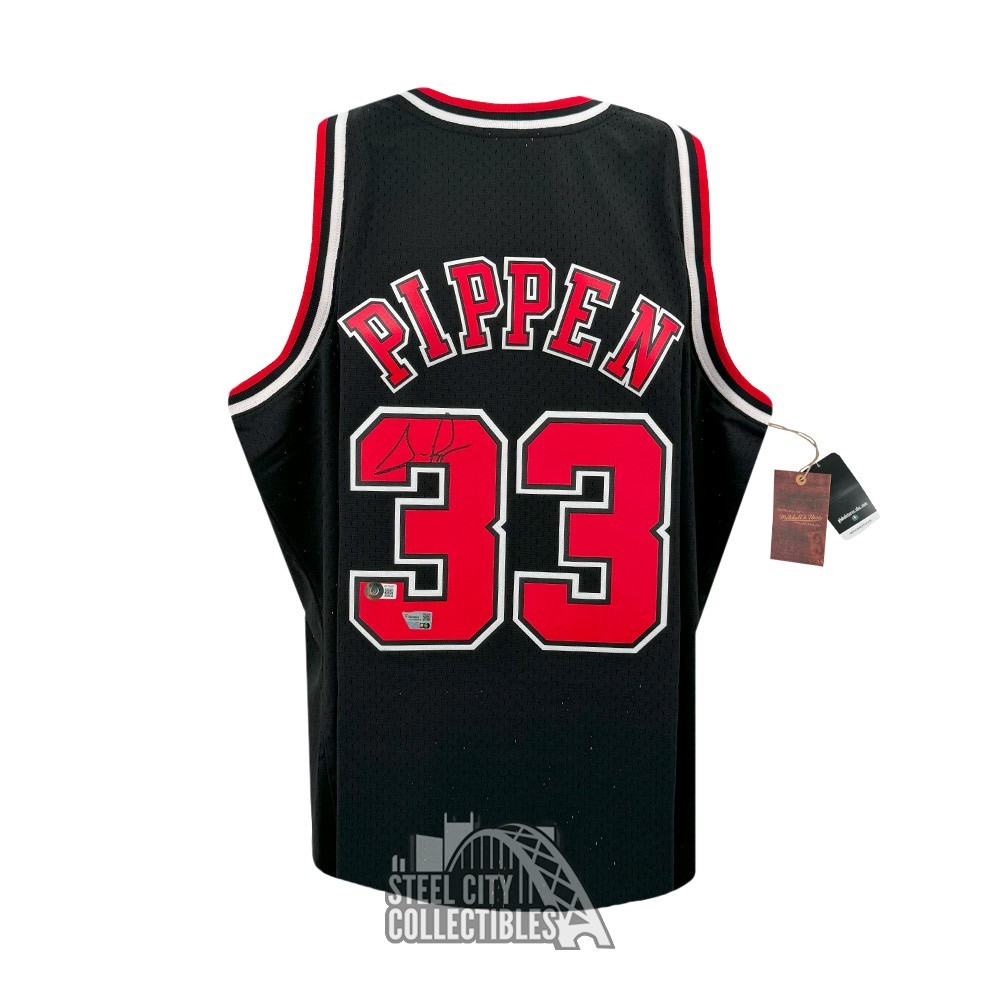 Pippen sales autographed jersey
