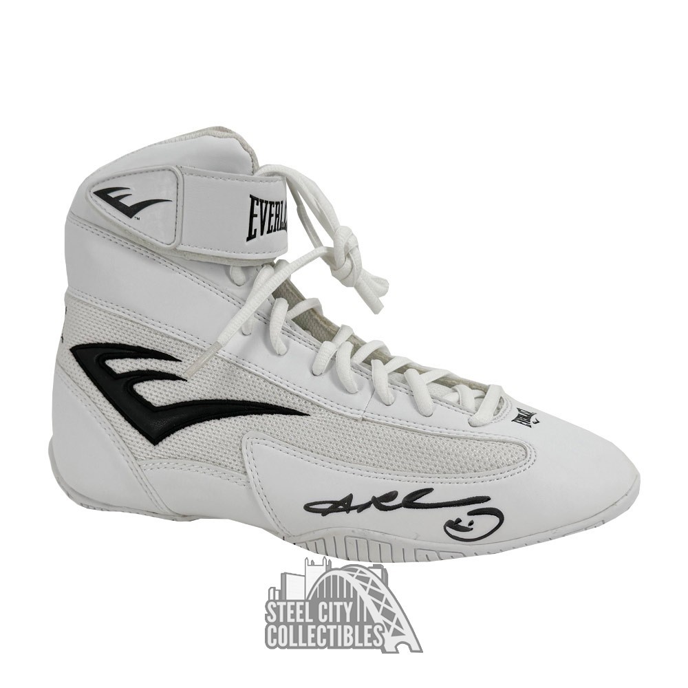 Sugar Ray Leonard Autographed White Everlast Boxing Shoe - PSA/DNA