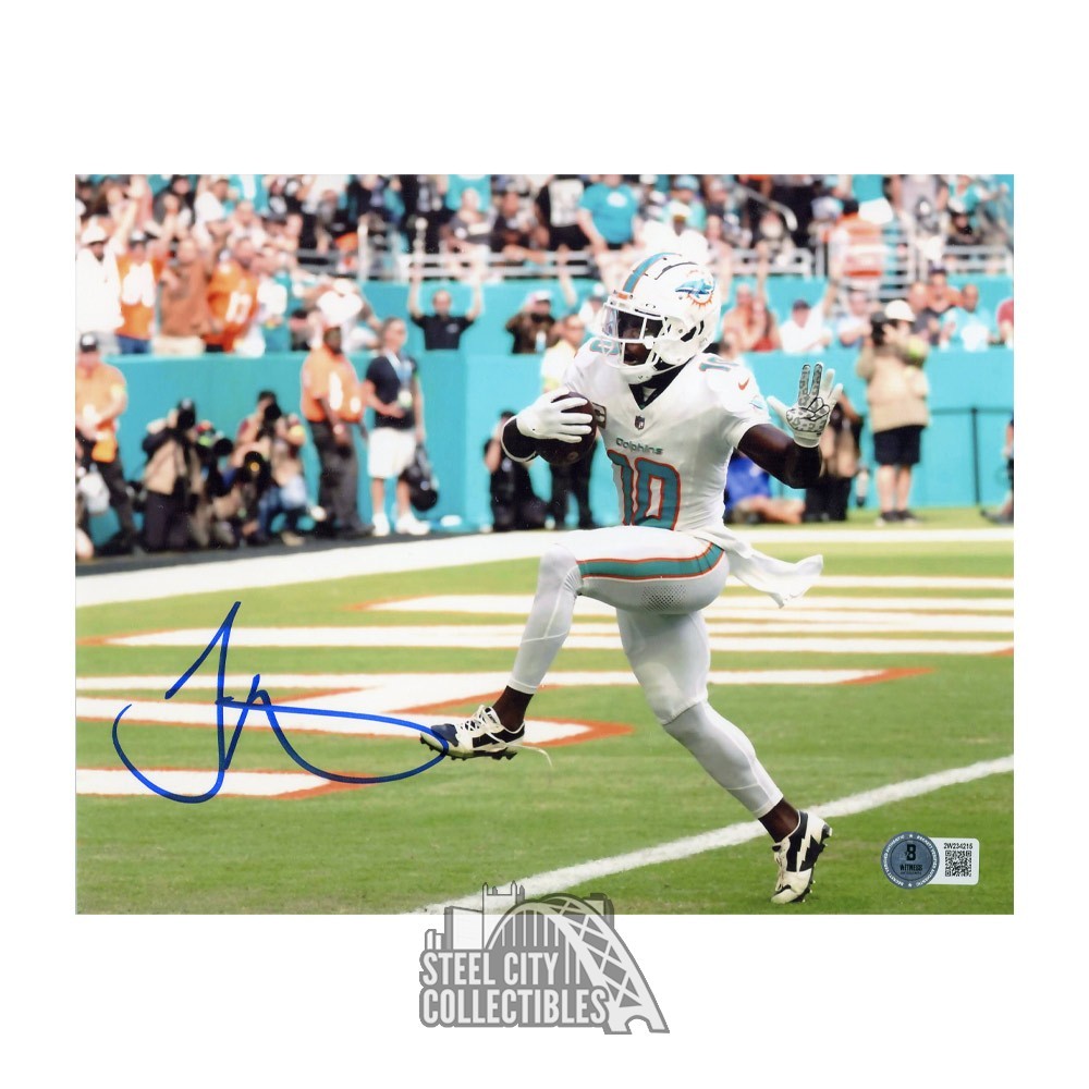 Tyreek Hill Autographed Miami 8x10 Football Photo - BAS