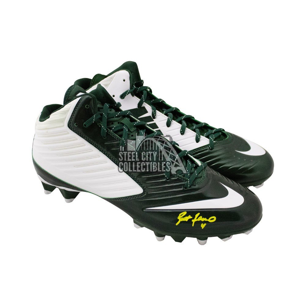 Brett Favre Autographed Nike Football Cleats - BAS COA