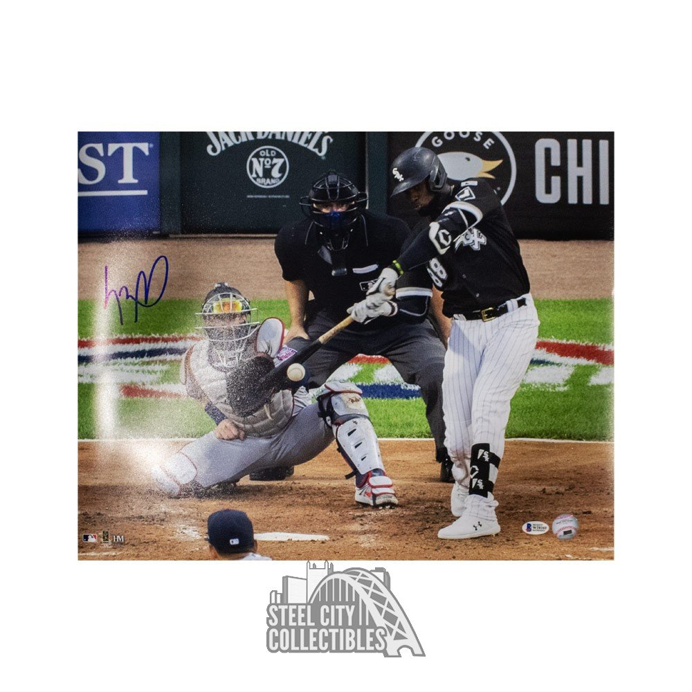 Luis Robert Autographed Chicago White Soxs 16x20 Photo - BAS COA (Black  Jersey)