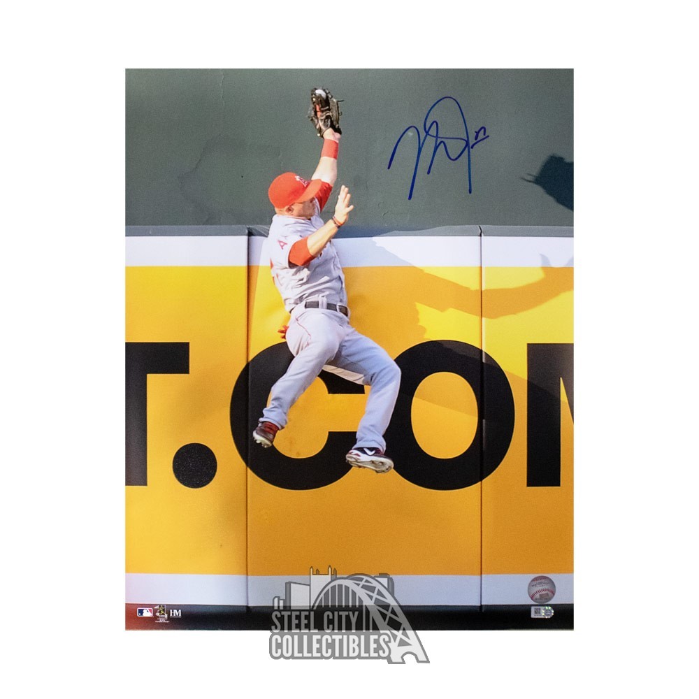 Mike Trout Autographed Los Angeles Angels 16x20 Photo - MLB Hologram