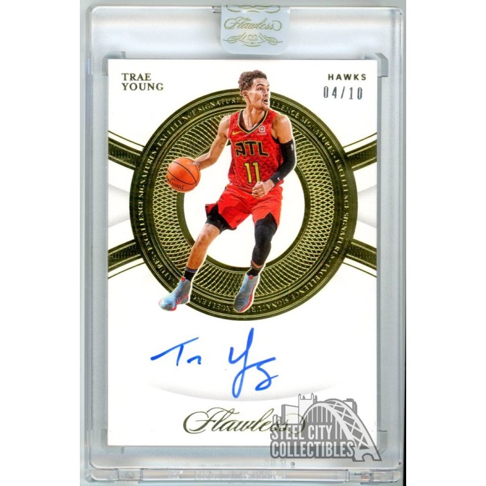 Trae Young 2019-20 Panini Flawless Gold Autograph Card #ES-TYG 04