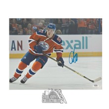 Connor McDavid Autographed Edmonton Oilers 11x14 Hockey Photo - PSA/DNA (Skating)