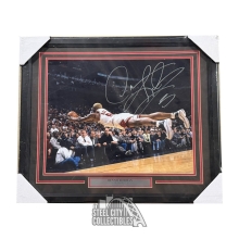 Dennis Rodman Autographed Chicago Bulls 16x20 Framed Photo - Leaf