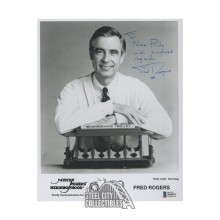 Fred Rogers Autographed Mister Rogers 8x10 Photo - BAS