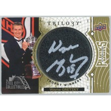 Wayne Gretzky 2019-20 Upper Deck Trilogy Trophy Winners Puck Signature Auto Card