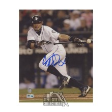 Ichiro Suzuki Autographed Seattle Mariners 8x10 Photo - MLB (Bunting)