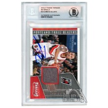 Damian Lillard 2016-17 Panini Threads Materials Autograph Card #22 BAS 10