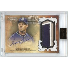 Greg Maddux 2021 Topps Dynasty Game-Used Patch Autograph Card #DAP-GM1 2/5