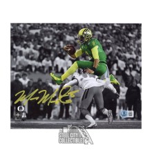 Marcus Mariota Autographed Oregon 8x10 Football Photo - BAS (Hurdle)