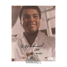 Muhammad Ali Autographed 8x10 Boxing Photo - JSA LOA (Smile)