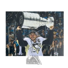 Sidney Crosby Autographed Pittsburgh Penguins 11x14 Hockey Photo - PSA/DNA (Lifting Cup)