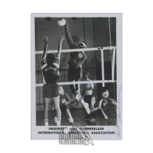 Wilt Chamberlain Autographed 5x7 Basketball Photo - PSA/DNA LOA