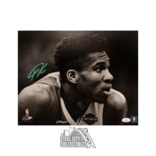 Giannis Antetokounmpo Autographed Milwaukee Bucks 11x14 Photo - JSA COA (B&W)
